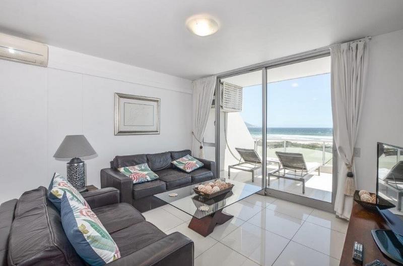 To Let 3 Bedroom Property for Rent in Dolphin Beach Western Cape
